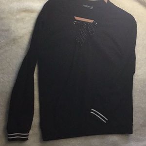 Long sleeved top with white trim